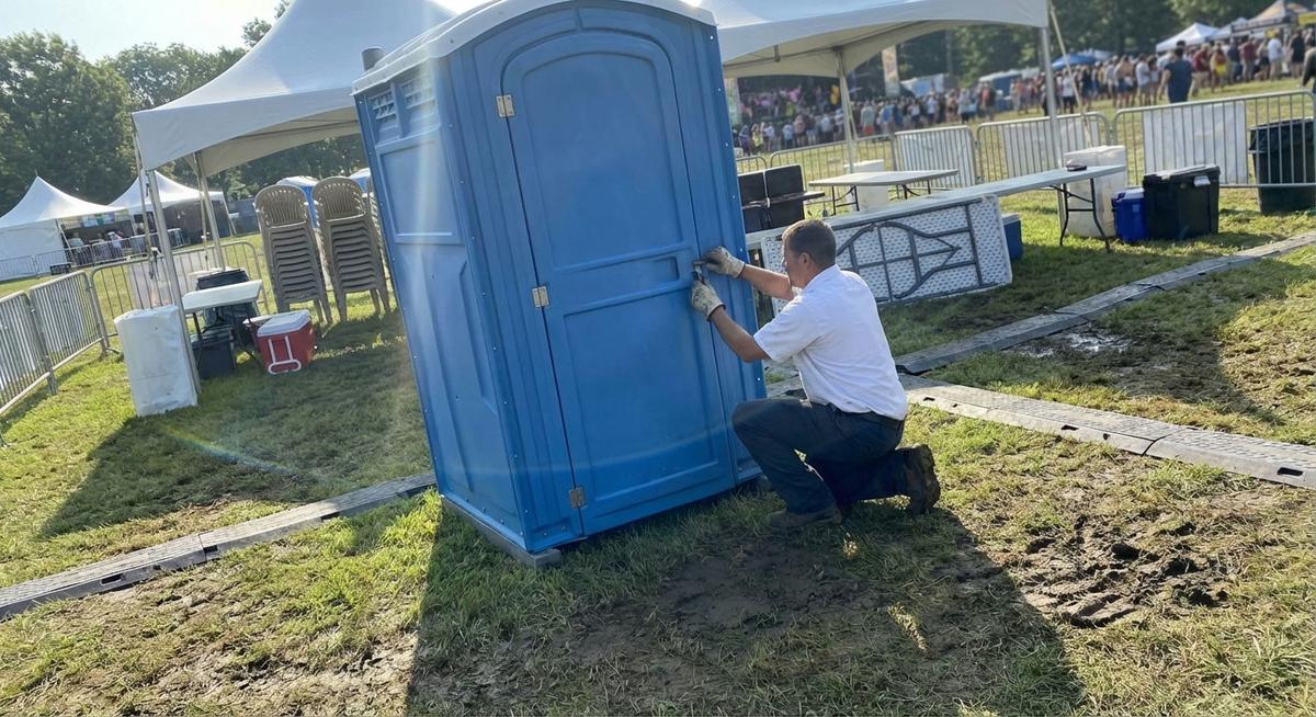 Servicing porta potty units